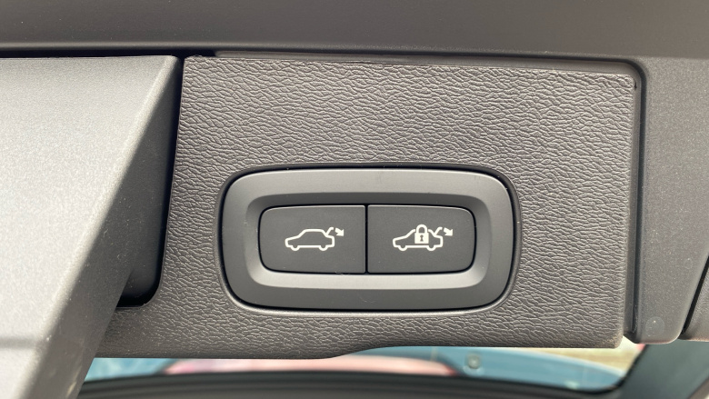 Volvo XC60 2.0 T6 [350] RC PHEV Plus Dark 5dr AWD Geartronic Estate